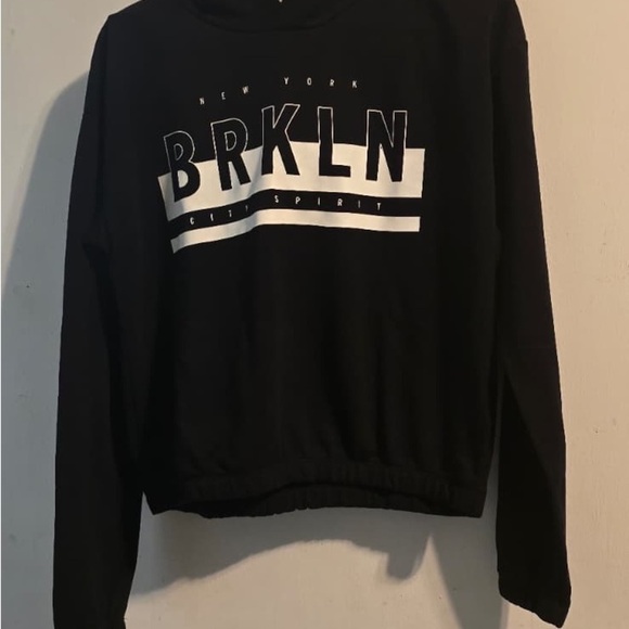 H&M Black Crewneck Sweater with White Print - Picture 2 of 10